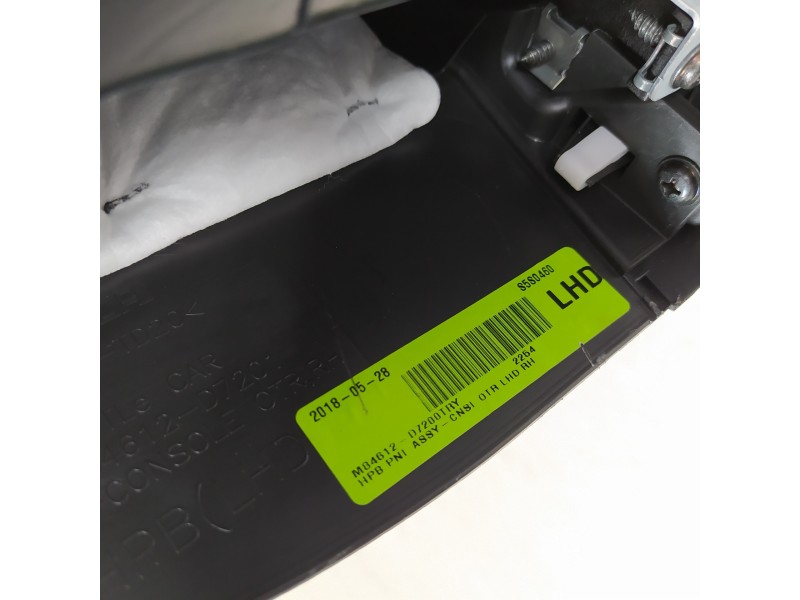 Recambio de apoyabrazos central para hyundai tucson kosmo 4wd referencia OEM IAM 84690D7200 84612D7200 84611D7200