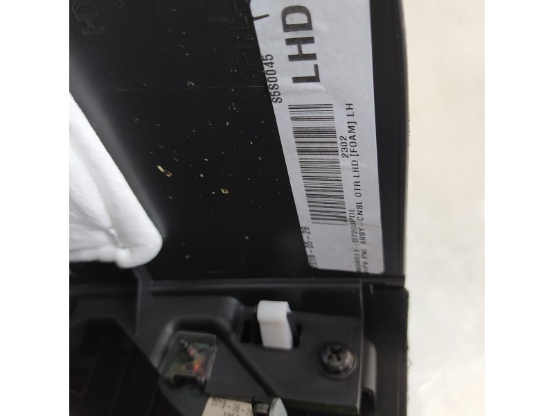 Recambio de apoyabrazos central para hyundai tucson kosmo 4wd referencia OEM IAM 84690D7200 84612D7200 84611D7200