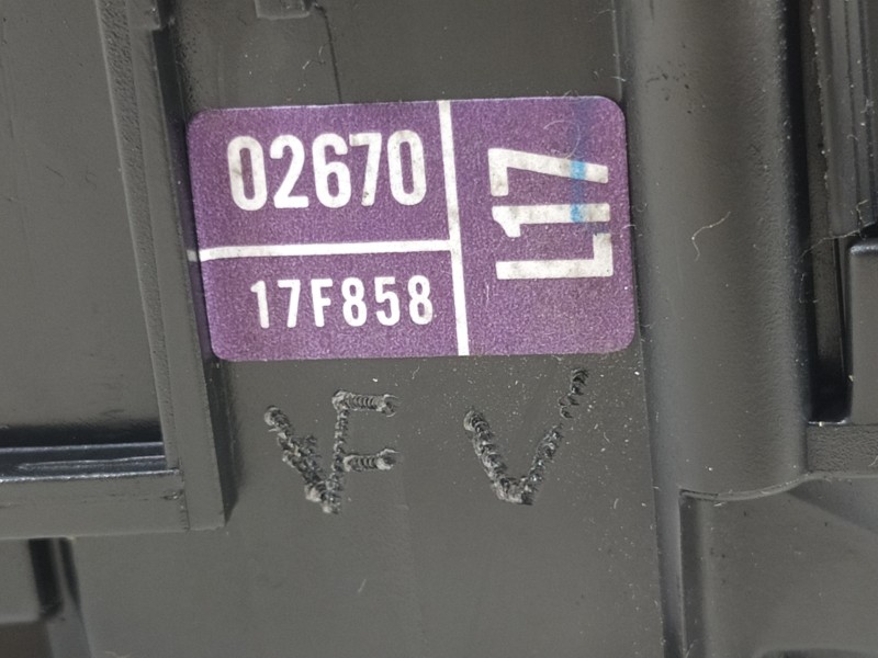 Recambio de mando limpia para toyota auris hybrid active referencia OEM IAM 0267017F858  