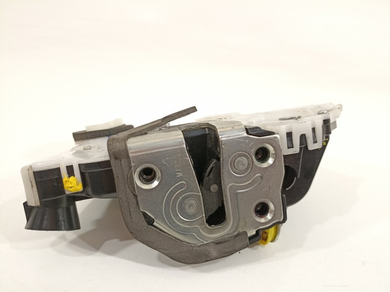 Recambio de cerradura puerta delantera izquierda para toyota yaris city referencia OEM IAM 690400D520  