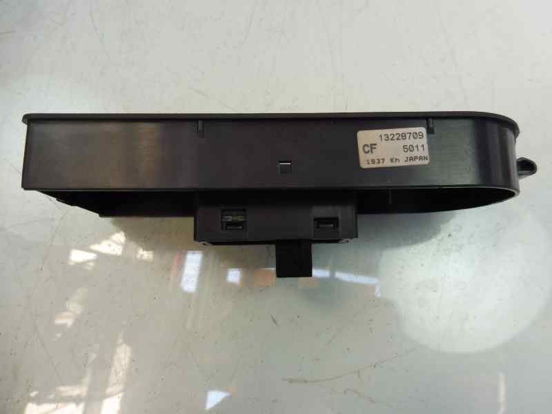Recambio de mando elevalunas delantero derecho para opel astra twin top cosmo referencia OEM IAM 13228709  