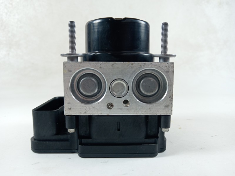 Recambio de abs para toyota yaris city referencia OEM IAM 445400D020  