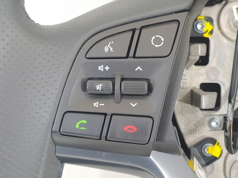 Recambio de volante para hyundai tucson kosmo 4wd referencia OEM IAM 56100D7380 96710D7510 96720D7220
