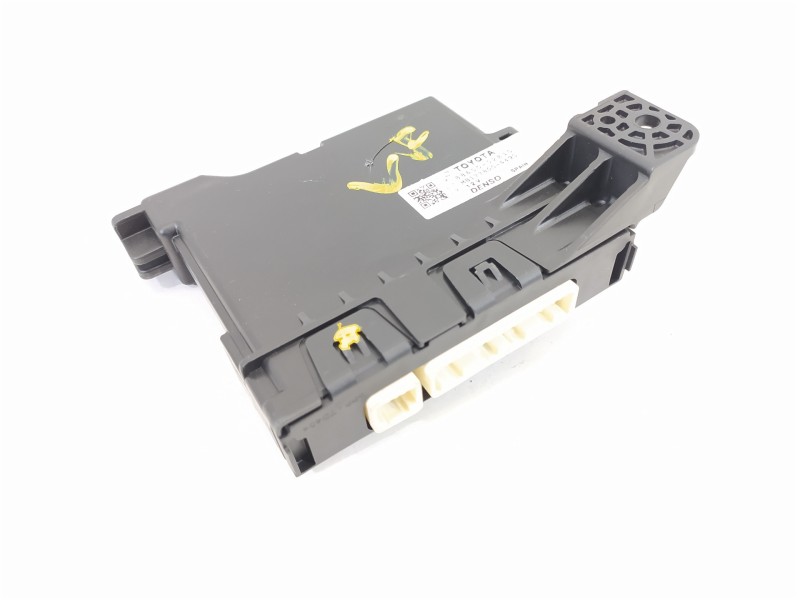 Recambio de centralita aire acondicionado para toyota auris hybrid active referencia OEM IAM 8865002E10 MB1778004490 