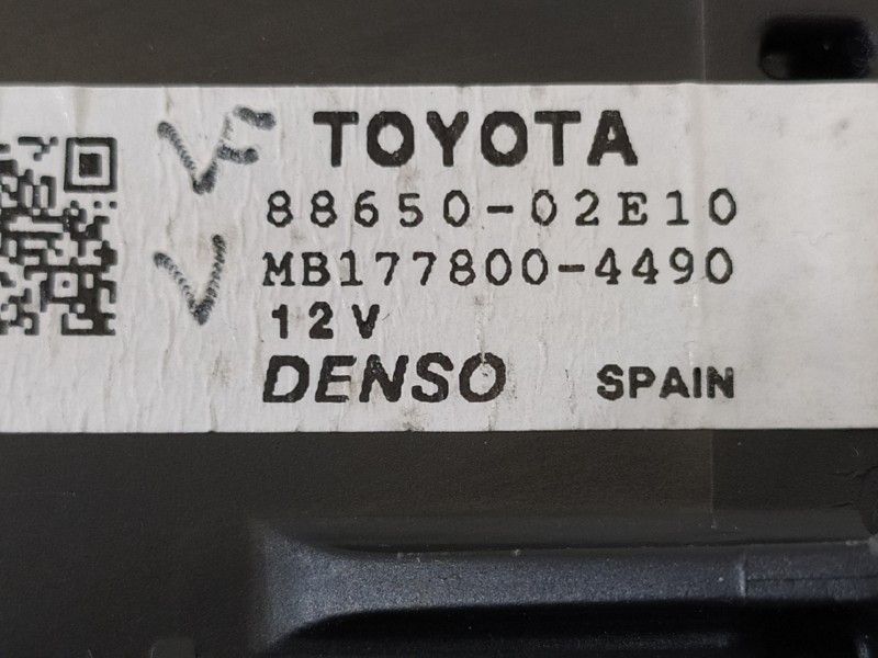 Recambio de centralita aire acondicionado para toyota auris hybrid active referencia OEM IAM 8865002E10 MB1778004490 