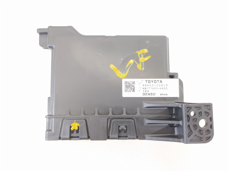 Recambio de centralita aire acondicionado para toyota auris hybrid active referencia OEM IAM 8865002E10 MB1778004490 
