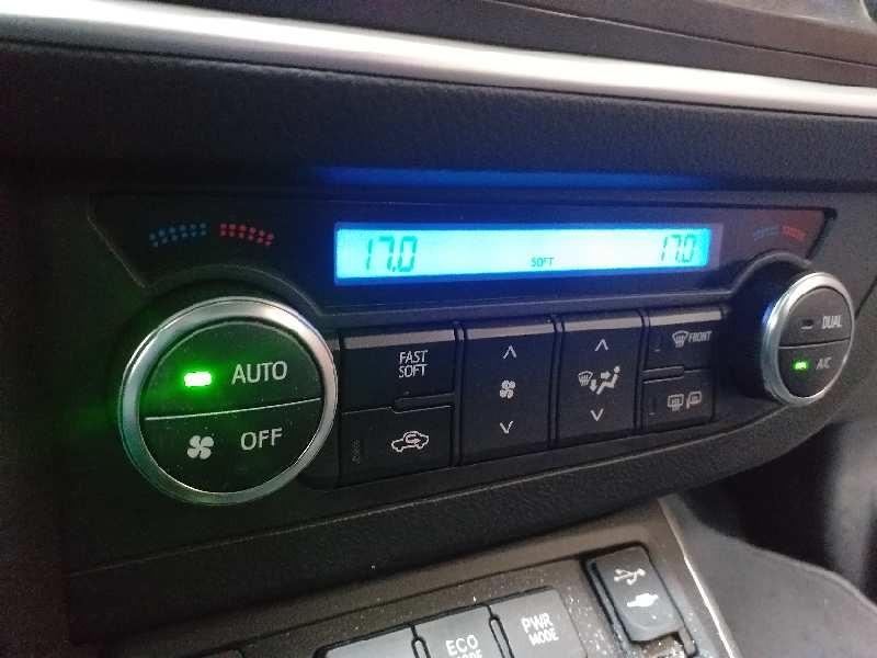 Recambio de mando climatizador para toyota auris hybrid active referencia OEM IAM 5424A31A 5590002360 75F542