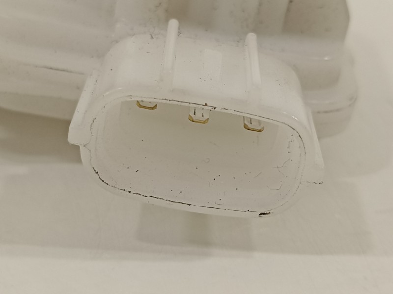 Recambio de cerradura maletero / porton para toyota yaris city referencia OEM IAM 6935002090  