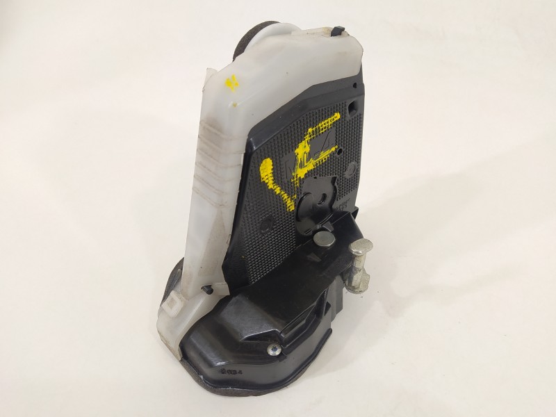 Recambio de cerradura puerta trasera derecha para toyota yaris city referencia OEM IAM 690500D110  