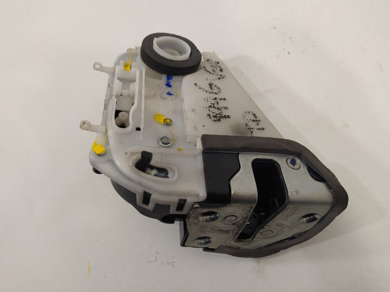 Recambio de cerradura puerta trasera derecha para toyota yaris city referencia OEM IAM 690500D110  