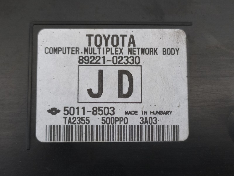 Recambio de caja reles / fusibles para toyota auris hybrid active referencia OEM IAM 63580951 8273012X80A 