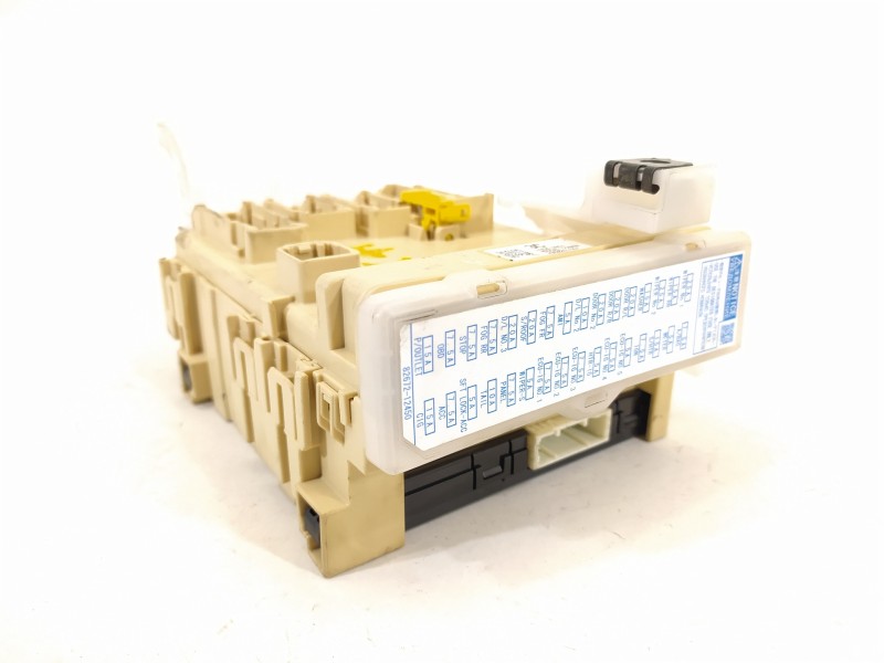 Recambio de caja reles / fusibles para toyota auris hybrid active referencia OEM IAM 63580951 8273012X80A 