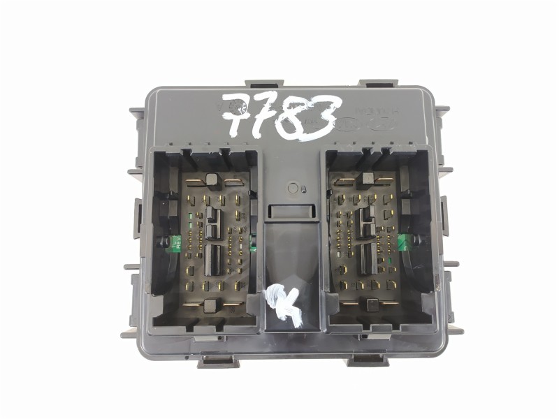 Recambio de caja reles / fusibles para hyundai tucson kosmo 4wd referencia OEM IAM 91950D3240  