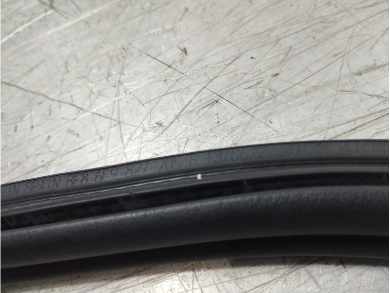 Recambio de gomas contorno puerta para seat arona xperience referencia OEM IAM 6F9827705E  