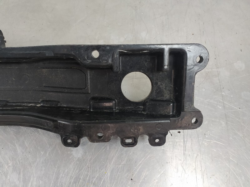 Recambio de refuerzo paragolpes trasero para hyundai tucson kosmo 4wd referencia OEM IAM 86630D7000  