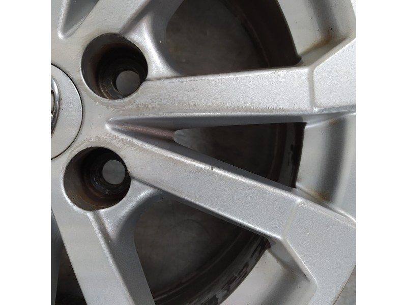 Recambio de llanta para toyota auris hybrid active referencia OEM IAM HL45182  