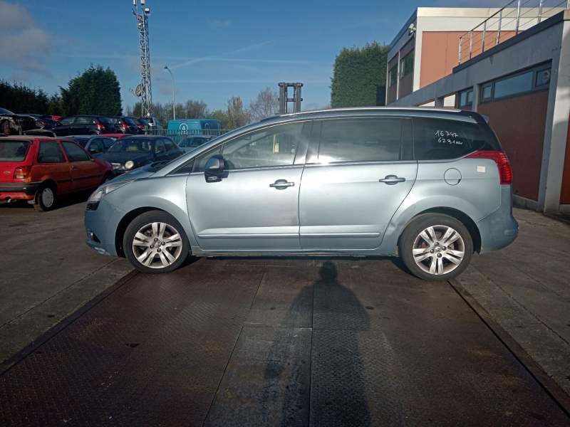 peugeot 5008 (0u_, 0e_) del año 2012