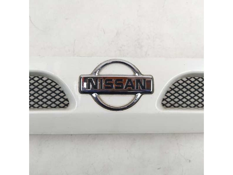 Recambio de rejilla delantera para nissan trade 100 caja cerrada, techo elevado referencia OEM IAM   