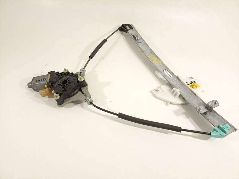 ELEVALUNAS DELANTERO DERECHO 82402H8100 