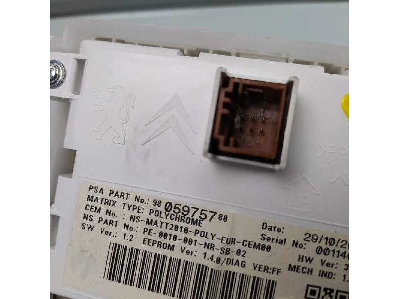 Recambio de cuadro instrumentos para peugeot 208 allure referencia OEM IAM 9806060480 9805975780 