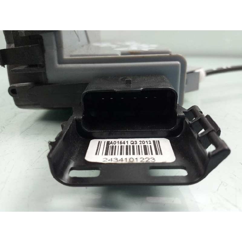 Recambio de cerradura puerta lateral corredera derecha para peugeot partner kombi outdoor referencia OEM IAM 828416  