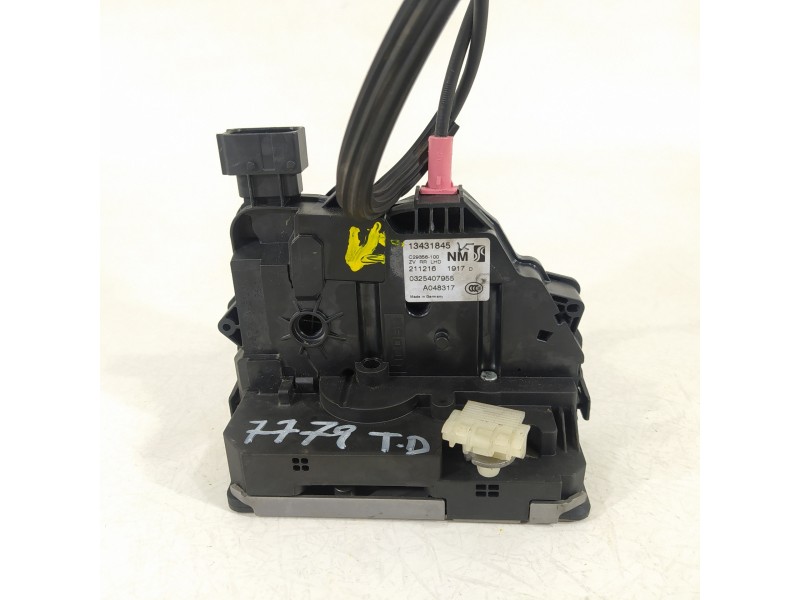 Recambio de cerradura puerta trasera derecha para opel corsa e selective referencia OEM IAM 13431845  