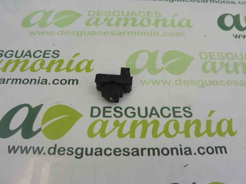 Recambio de mando elevalunas trasero derecho para peugeot 5008 allure referencia OEM IAM 96662297ZD  