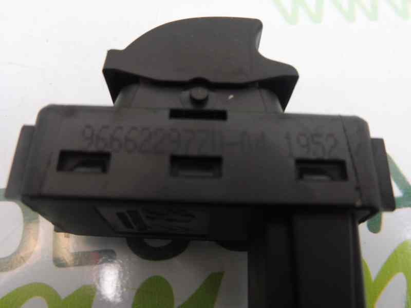 Recambio de mando elevalunas trasero derecho para peugeot 5008 allure referencia OEM IAM 96662297ZD  