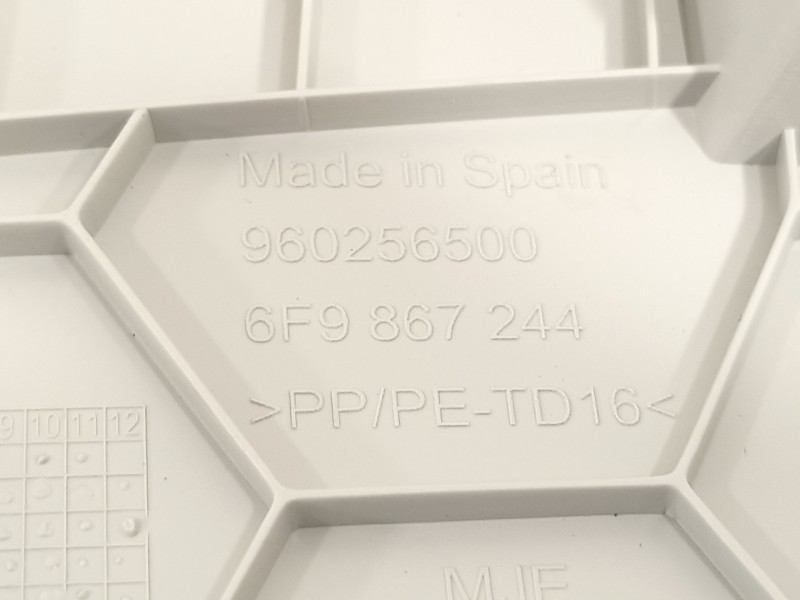 Recambio de moldura para seat arona xperience referencia OEM IAM 6F9867244  