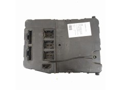 Recambio de caja reles / fusibles para renault megane ii berlina 5p dynamique referencia OEM IAM 8200412548  