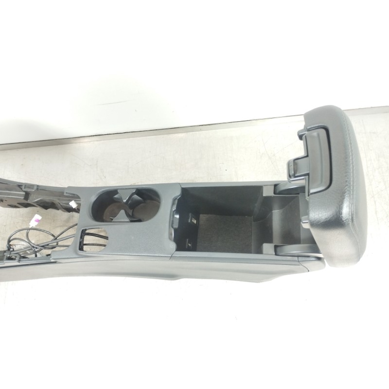 Recambio de apoyabrazos central para mercedes-benz clase b (w246) b 200 cdi (246.208) referencia OEM IAM A1766800900  