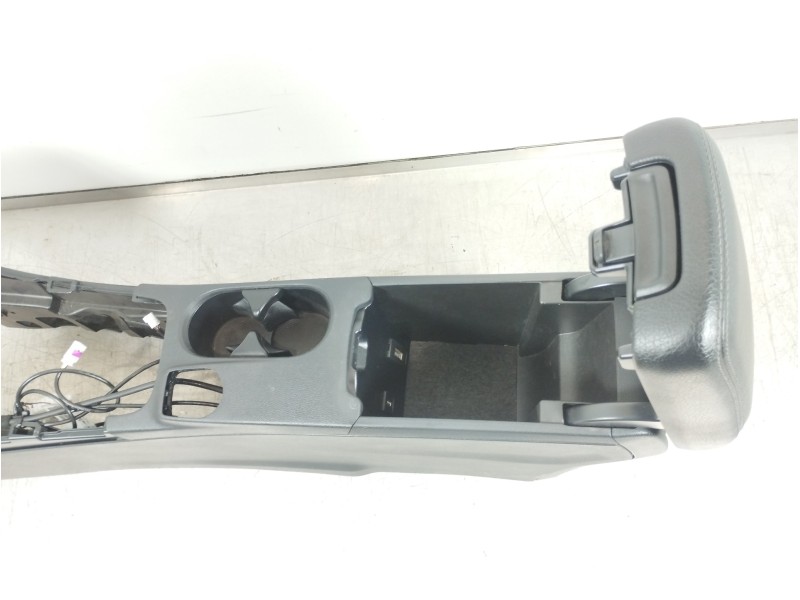 Recambio de apoyabrazos central para mercedes-benz clase b (w246) b 200 cdi (246.208) referencia OEM IAM A1766800900  