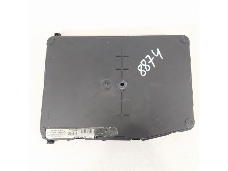 Recambio de caja reles / fusibles para renault megane ii berlina 5p dynamique referencia OEM IAM 8200412548  