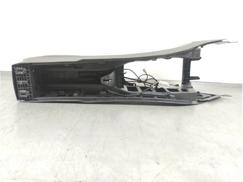 Recambio de apoyabrazos central para mercedes-benz clase b (w246) b 200 cdi (246.208) referencia OEM IAM A1766800900  