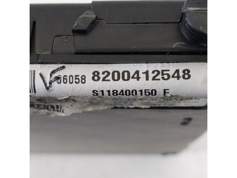 Recambio de caja reles / fusibles para renault megane ii berlina 5p dynamique referencia OEM IAM 8200412548  