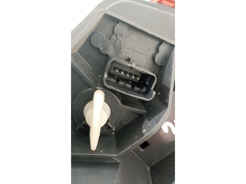 Recambio de piloto trasero izquierdo para renault megane ii berlina 5p dynamique referencia OEM IAM 8200413214  