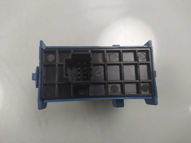 Recambio de mando elevalunas trasero derecho para toyota verso advance referencia OEM IAM 848100F030  