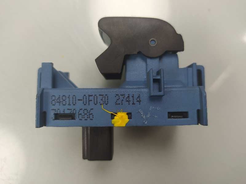 Recambio de mando elevalunas trasero derecho para toyota verso advance referencia OEM IAM 848100F030  