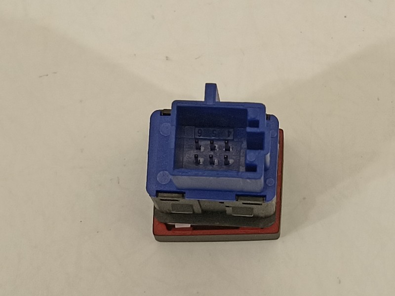 Recambio de warning para seat arona xperience referencia OEM IAM 6F0953235  