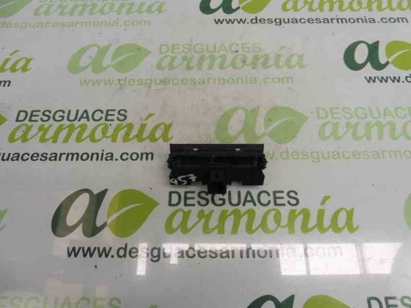 Recambio de maneta exterior porton para peugeot 308 sw sport referencia OEM IAM 9638615777  