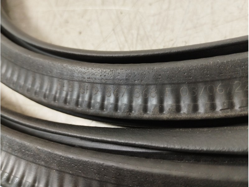 Recambio de gomas contorno puerta para seat arona xperience referencia OEM IAM 6F9867368F  