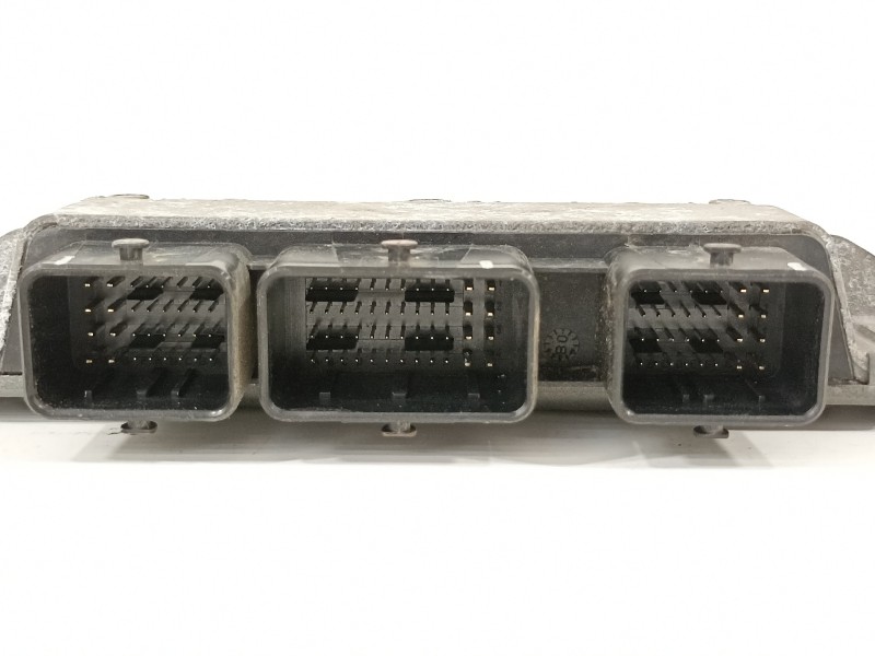 Recambio de centralita motor uce para renault clio iii exception referencia OEM IAM 8200510536 8200522357 