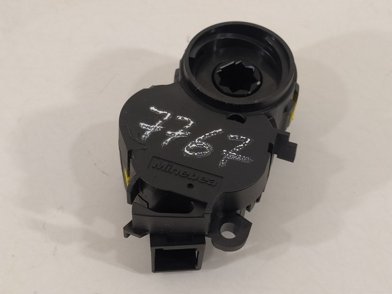 Recambio de motor apertura trampillas climatizador para dacia duster ii prestige 4wd referencia OEM IAM T32096B HAC120VLG7 