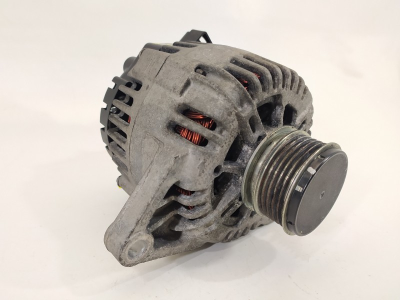 Recambio de alternador para kia rio basic referencia OEM IAM 373002A401 2616010 