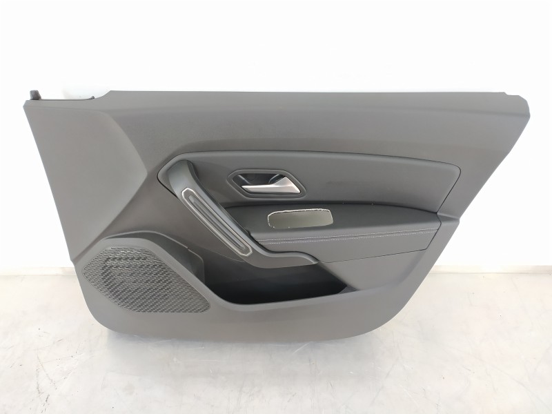 Recambio de guarnecido puerta delantera derecha para dacia duster ii prestige 4wd referencia OEM IAM 809008061R  