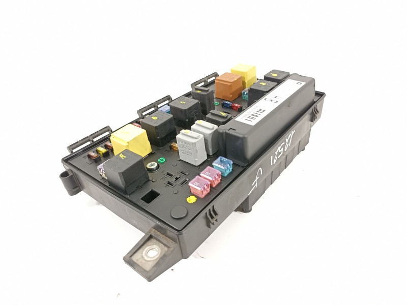 Recambio de caja reles / fusibles para opel astra h berlina cosmo referencia OEM IAM 13206754 5DK00866838 