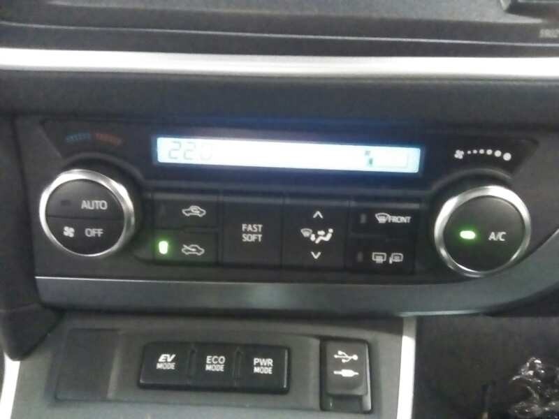 Recambio de mando climatizador para toyota auris hybrid advance referencia OEM IAM 5590002460  