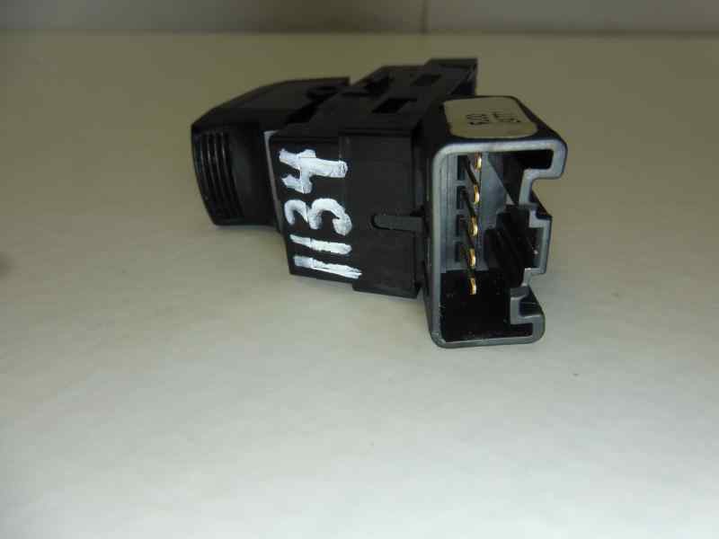 Recambio de mando elevalunas delantero derecho para toyota auris hybrid advance referencia OEM IAM 192801  