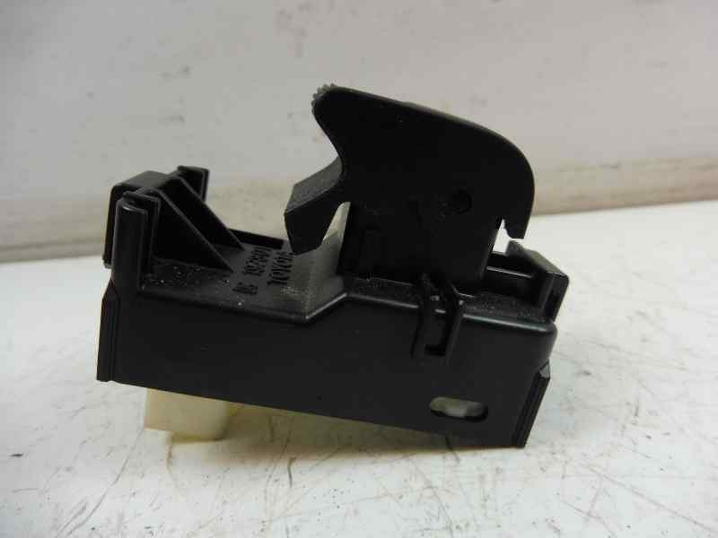 Recambio de mando elevalunas trasero derecho para toyota auris hybrid advance referencia OEM IAM 192801  