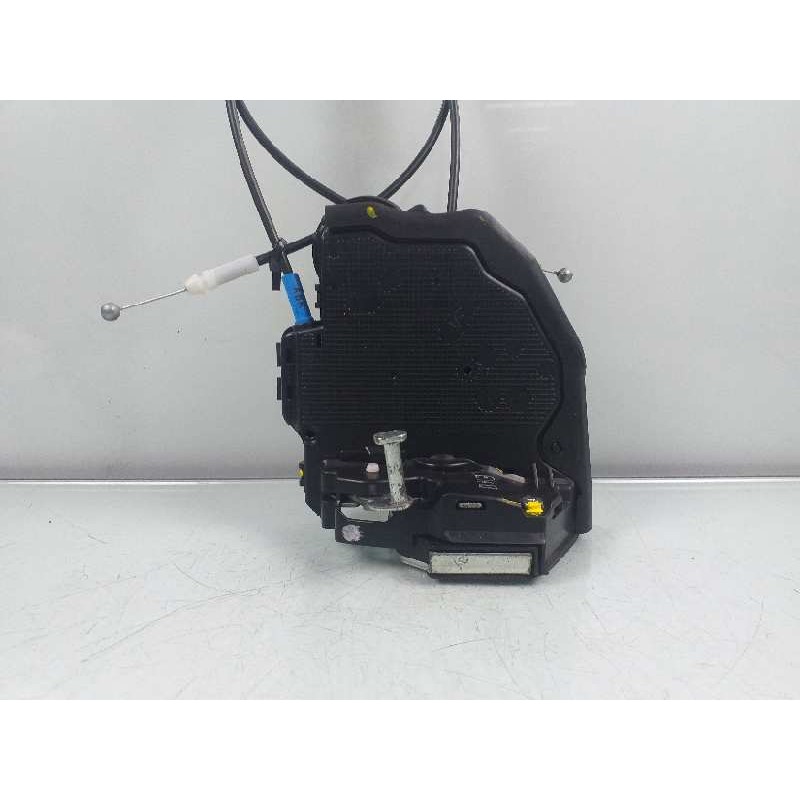 Recambio de cerradura puerta trasera izquierda para toyota auris hybrid advance referencia OEM IAM 6906005050  